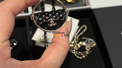 샤넬 CHANEL 23 아이백 가죽 스트랩 백 목걸이 AB9845 검수사진✔ ☆☆☆☆☆