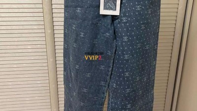 @불량 앞면 좌,우 프린팅 틀림 !!! 샤넬 CHANEL 23P 로고 데님 팬츠 P7450 검수사진✔ ☆☆☆☆☆