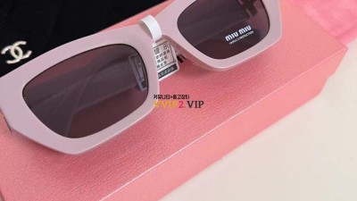 미우미우 MIU MIU 버티컬 로고 글림스 선글라스 SMU09W SIZE 53-22-135 검수사진✔ ☆☆☆☆☆