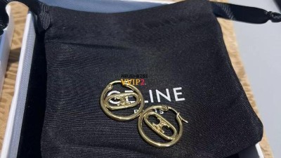 셀린느 Celine 메일론 트리오페 볼드 후프 귀걸이 이어링 46Y026BRA.350R 검수사진✔ ☆☆☆☆☆