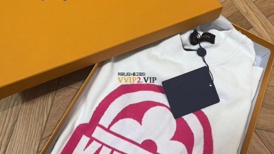 루이비통 Louis Vuitton LV 코튼 쇼트 슬리브드 크루넥 반팔 니트 1ABJ8M SIZE XS S M L 검수사진 ☆☆☆☆☆