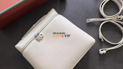 로로피아나 Loro piana 엑스트라 포켓 백팩 SIZE 23.5*21*8cm 검수사진 ☆☆☆☆☆