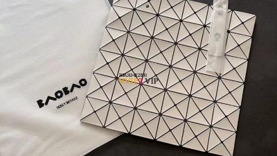 바오 바오 이세이 미야케 ISSEY MIYAKE 루센트 토트백 SIZE 34*34cm 검수사진 ☆☆☆☆☆ #신공장