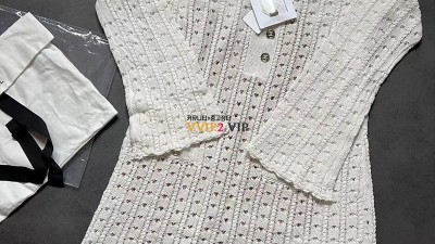 샤넬 CHANEL 23A 공방 라운드넥 펀칭 니트 긴소매 원피스 SIZE 36 38 40 검수사진 ☆☆☆☆☆