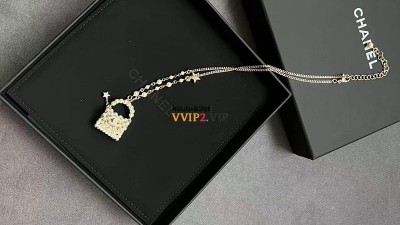 샤넬 CHANEL 23A 진주 샤넬백 참 네크리스 목걸이 ABB257 검수사진 ☆☆☆☆☆