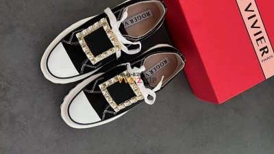 로저비비에 Roger Vivier 23 큐빅 스퀘어 버클 캔버스 스니커즈 SIZE 35~39 검수사진 ☆☆☆☆☆