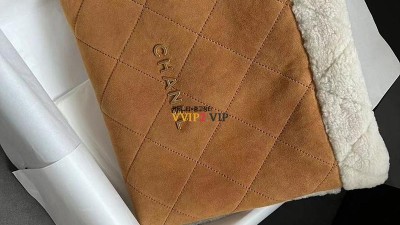 샤넬 CHANEL 23B 테디 22백 미듐 시어링 스웨이드 AS3261 SIZE 35*35*8*42cm 검수사진 ☆☆☆☆☆ #티무역