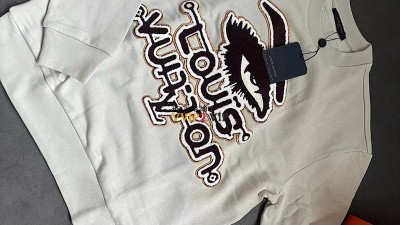 루이비통 LOUIS VUITTON LV 맨투맨 엠브로이더드 스웨터 셔츠 1ABYJU SIZE S M L XL 검수사진 ☆☆☆☆☆