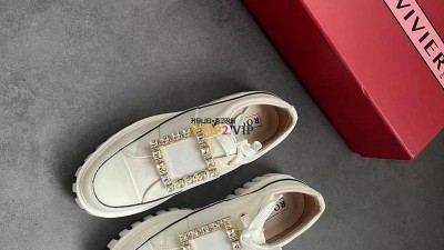 로저비비에 Roger Vivier 23 큐빅 스퀘어 버클 캔버스 스니커즈 SIZE 35~39 검수사진 ☆☆☆☆☆