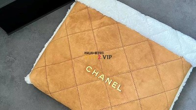 샤넬 CHANEL 23B 테디 22백 미듐 시어링 스웨이드 AS3261 SIZE 35*35*8*42cm 검수사진 ☆☆☆☆☆ #티무역