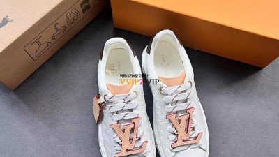 루이비통 LOUIS VUITTON LV 타임아웃 스니커즈 운동화 1ABHRY 검수사진 ☆☆☆☆☆