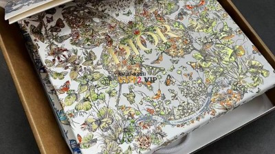 디올 DIOR 24SS 버터플라이 스퀘어 실크 스카프 SIZE 90*90cm @ 100% 실크 검수사진 ☆☆☆☆☆
