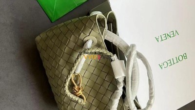 보테가베네타 BOTTEGA VENETA 안디아모 탑핸들백 스몰 25*22*10.5cm 검수사진 ☆☆☆☆☆