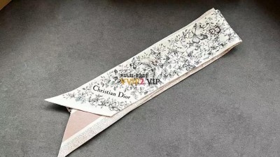 디올 DIOR 방도 미차 스카프 실크 트윌리 SIZE 6*105cm @ 100% 멀버리 실크 검수사진 ☆☆☆☆☆