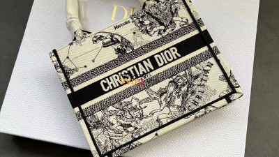 디올 DIOR 여성 토트백 스몰 북토트 라떼  트왈드주이 조디악 M1265ZRHZ ☆☆☆☆☆ #vvip공장