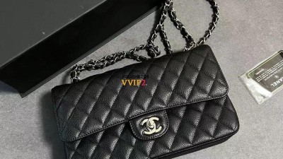 샤넬 CHANEL 클래식 미듐 클미 캐비어 플랩백 은장 A01112 SIZE 25.5cm @ 홀로그램 + 개런티카드 ☆☆☆☆☆ #vvip공장
