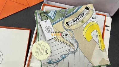 에르메스 HERMES 24 스퀘어 실크 스카프 SIZE 90*90cm @ 100% 실크 검수사진 ☆☆☆☆☆