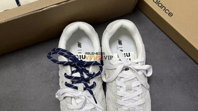 미우미우 MIU MIU X 뉴발란스 NEW BALANCE 530 여성 스니커즈 5E165E  SIZE 35~40 검수사진 ☆☆☆☆☆