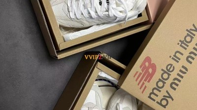 미우미우 MIU MIU X 뉴발란스 NEW BALANCE 530 여성 스니커즈 5E165E  SIZE 35~40 검수사진 ☆☆☆☆☆