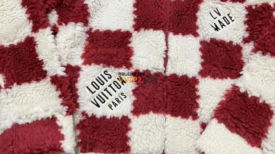 루이비통 LOUIS VUITTON LV 니고 아이보리 레드 다미에 후리스 집업 자켓 SIZE S M L XL 검수사진 ☆☆☆☆☆