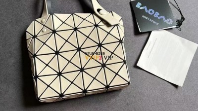 바오 바오 이세이 미야케 Bao Bao Issey Miyake 루센트 박시 미니 토트백 (7컬러) 검수사진 ☆☆☆☆☆
