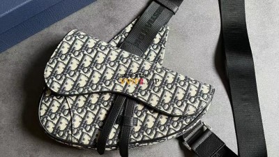 디올 DIOR 옴므 오블리크 새들백 크로스바디백 SIZE 28*20*5cm 검수사진 ☆☆☆☆☆ #vvip공장