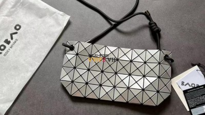 바오 바오 이세이 미야케 Bao Bao Issey Miyake 루프 메탈릭 크로스 백 BB46AG571 TP423946498 검수사진 ☆☆☆☆☆
