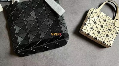 바오 바오 이세이 미야케 Bao Bao Issey Miyake 루센트 박시 미듐 토트백 (7컬러) 검수사진 ☆☆☆☆☆
