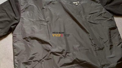 프라다 PRADA 삼각로고 리나일론 폴로 반팔티셔츠 검수사진 ☆☆☆☆☆