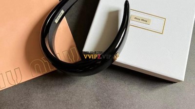 미우미우 MIU MIU 블랙 페이던트 로고 헤어밴드 검수사진 ☆☆☆☆☆