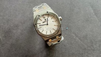 오데마피게 AUDEMARS PIGUET 로얄오크 67650ST 33MM + 스위스쿼츠무브먼트 F04111 쿼츠 무브먼트 검수사진 #신공장