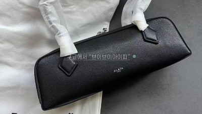 알라이아 ALAIA 르테켈 블랙 가죽 숄더백 [사이즈] 라지 33x11x10cm 검수사진
