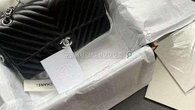 샤넬 CHANEL 클래식 미듐 쉐브론 램스킨 은장 검수사진 #지존샵