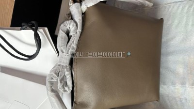 로에베 큐비 크로스 백