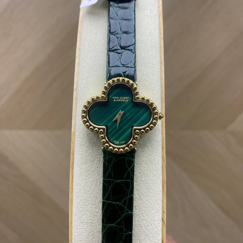 반클리프앤아펠 Van Cleef & Arpels 알함브라 여성워치 @ 30MM 쿼츠무브먼트 + 악어가죽 ☆☆☆☆☆