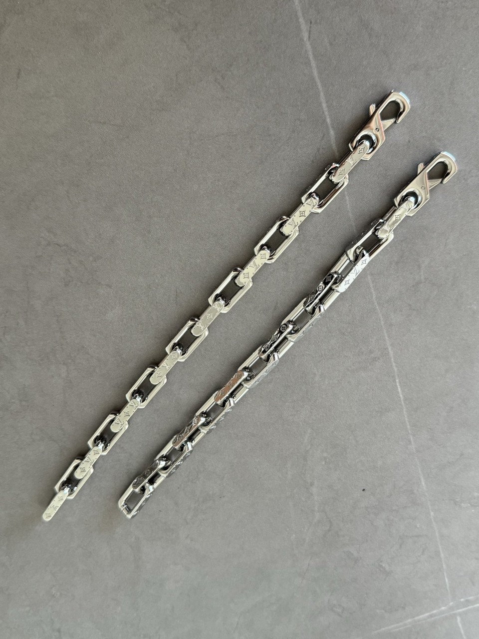 루이비통 남자 팔찌 모노그램 체인 팔찌 M00308 M00309 사이즈 M 19cm, L 21cm 정품이라 보시면 됨 빠른겟 #vvip공장