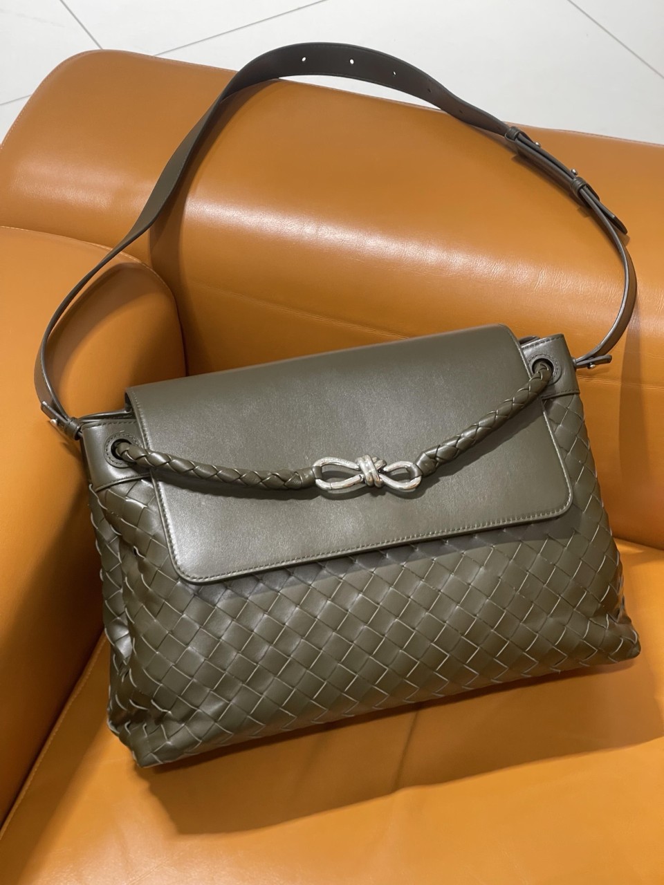 보테가 베네타 BOTTEGA VENETA 미디엄 안디아모 메신저 백 807715V2HLD3388 37x13x26cm