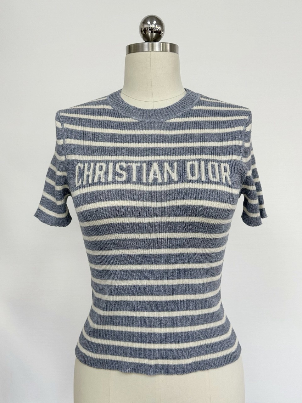 디올 Christian Dior 크리스챤 디올 반소매 스웨터 데님 블루 & 화이트 D-Stripes 린넨 실크 니트 544S15A7034_X5803 36 38 40 #타지아