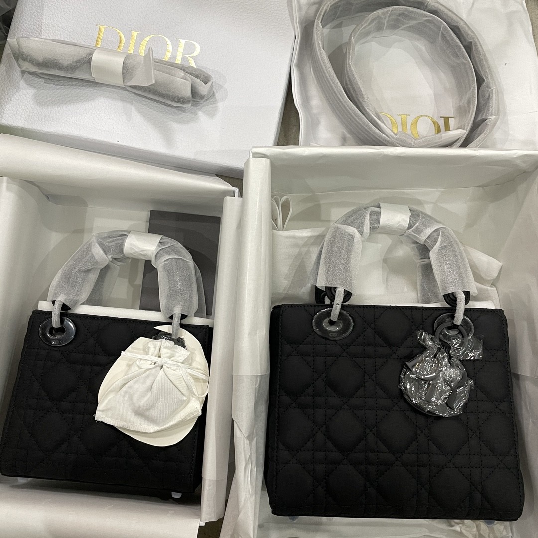 디올 Lady Dior 미니 백 블랙 울트라 매트 M0505SLOI_M989 17x15x7cm #vvip공장