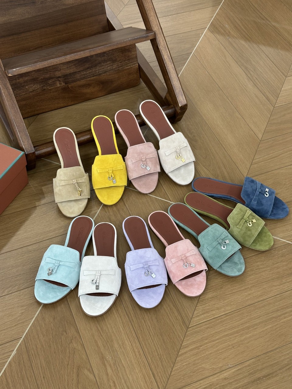 로로피아나 SS25 여성 썸머 참 슬리퍼 A760 FAI5580 35~40