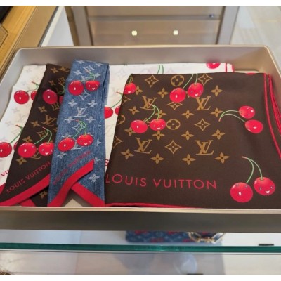 루이비통 M94966 LV X MURAKAMI LV x TM 모노그램 세리즈 스퀘어 90x90cm 100% 실크