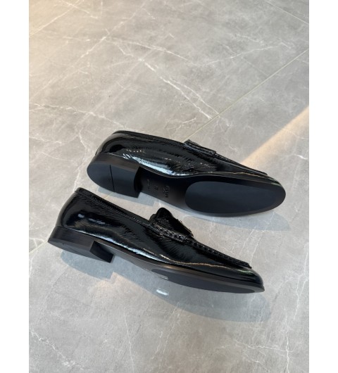 프라다 1D843NH27 F0002 여성 로퍼 모카신 단화 로우탑 에스빠듀 스니커즈 뮬 PRADA Patent leather loafers 35~40 굽 2.5cm
