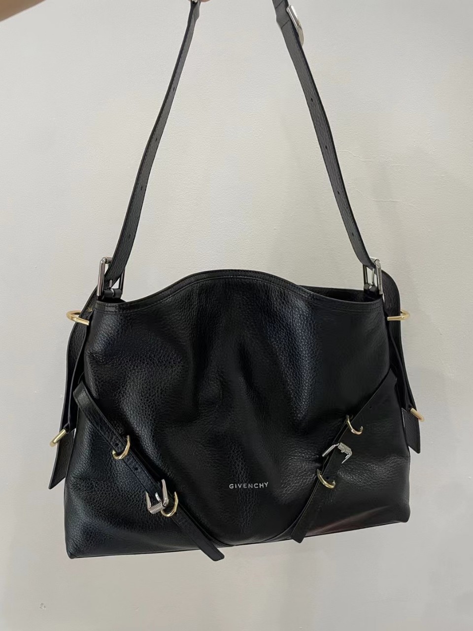 GIVENCHY 지방시 부아유 로고 레더 미디엄 숄더백 38x26x6cm
