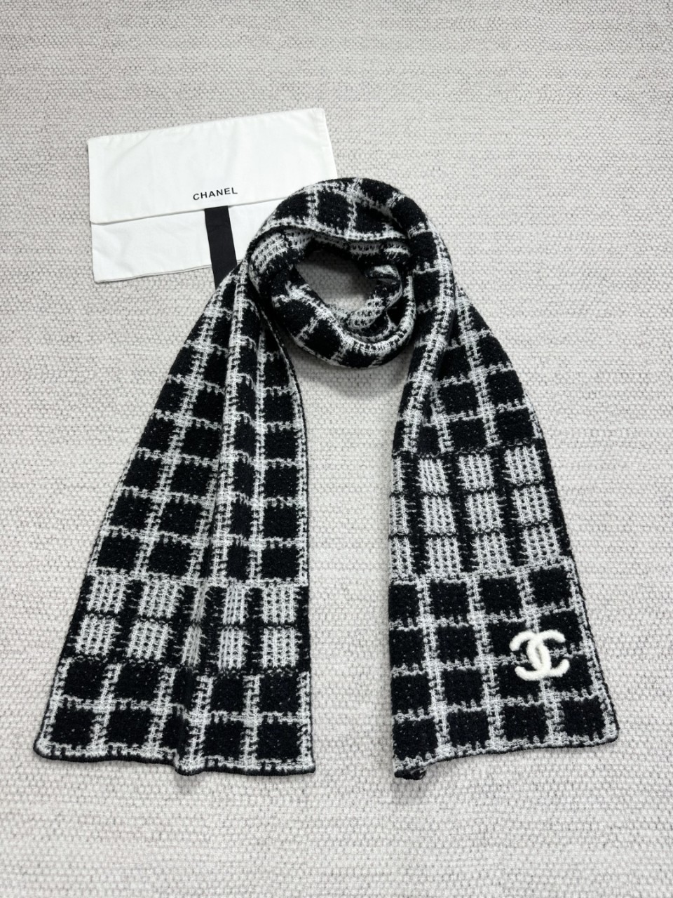 샤넬 25FW 25B 캐시미어 머플러 체크 CC로고 스톨 블랙 화이트 울 실크 AAB257 #타지아