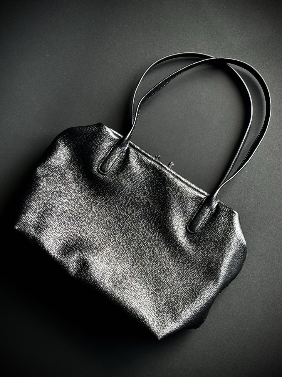 더로우 앙리 가죽 숄더백 블랙 W1759L41BAS 30.5x22.9x17.8cm