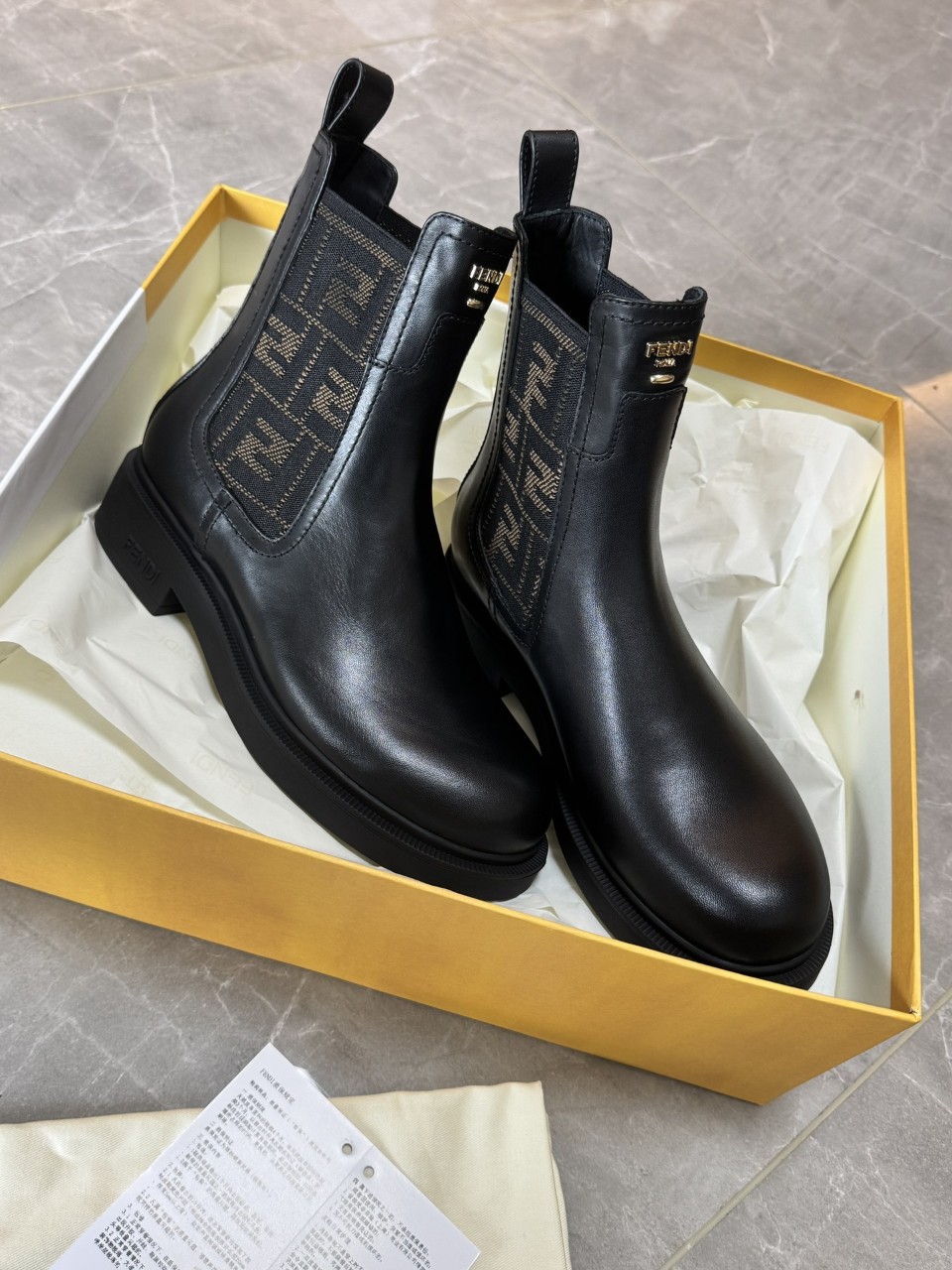 펜디앵클부츠 필로 블랙 8T8576A379F1TOG 35~40