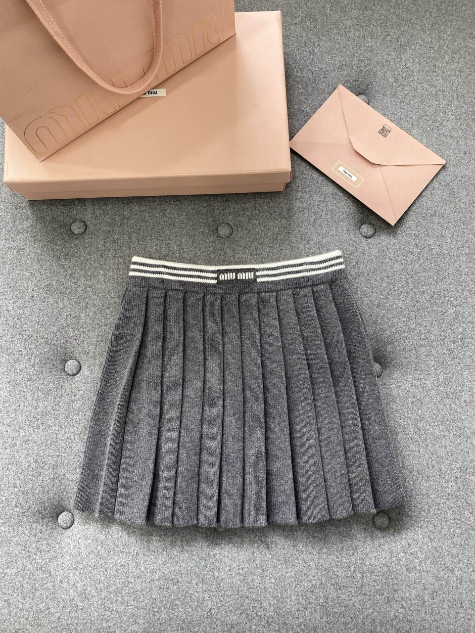 미우미우 울 앤 캐시미어 스커트 슬레이트 그레이 MMG523-158X-F0480 38 40 42