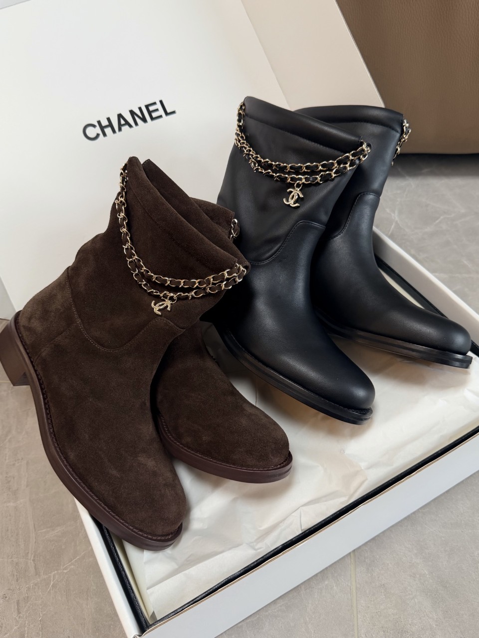 샤넬 25FW 25B 부츠 체인 CC로고 쇼트 앵클 부츠 G46709 35~40