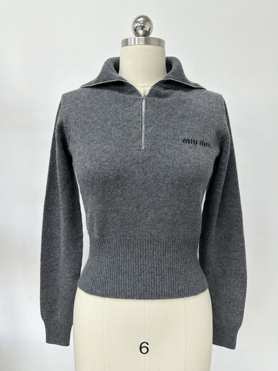 미우미우 캐시미어 스웨터 Cashmere half-zipper sweater MMLB47 17SA F0480 S OOO 36 38 40 #타지아