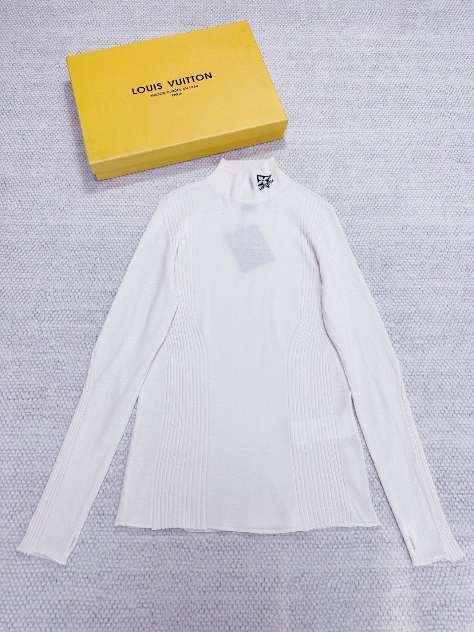 루이비통 LOUIS VUITTON LV 터틀넥 긴팔 니트 티셔츠 S M L #타지아